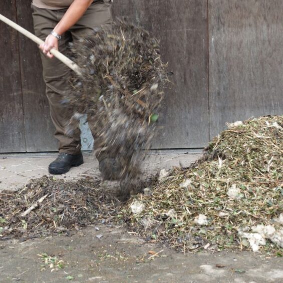 Regelmässig gut durchmischen und so mit Luft versorgen Regelmässig gut durchmischen und so mit Luft versorgen